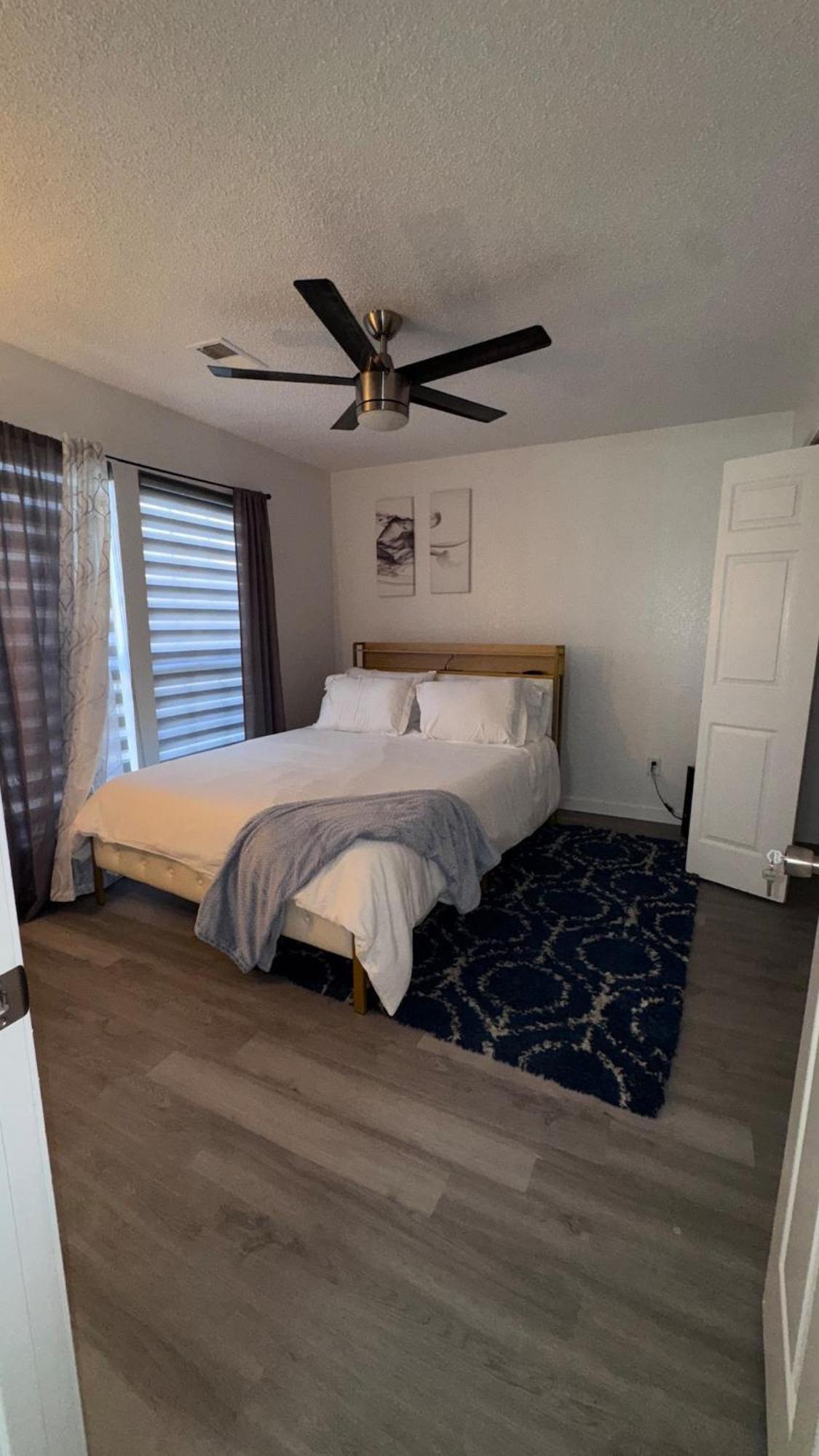Lux Style Duplex 86inch Tv * Arlington