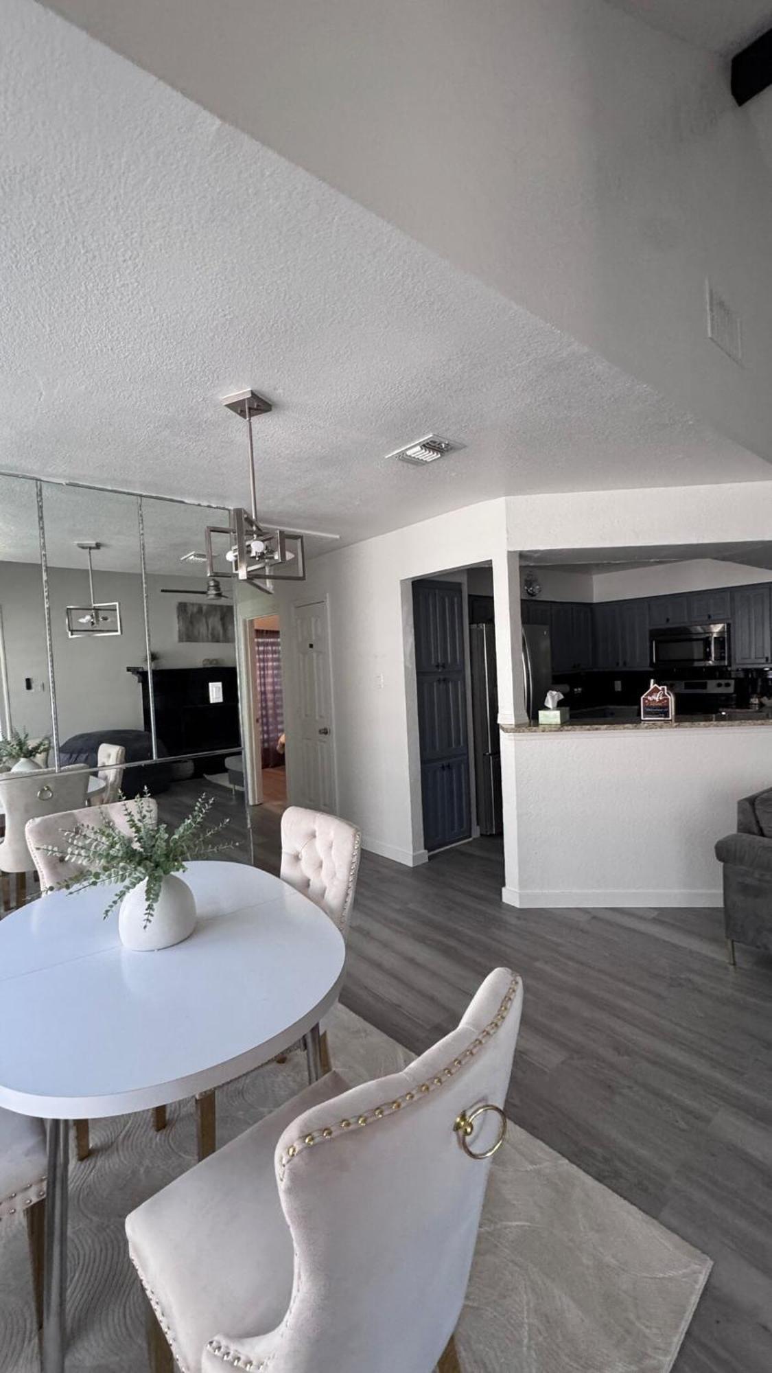 Villa Lux Style Duplex 86inch Tv *