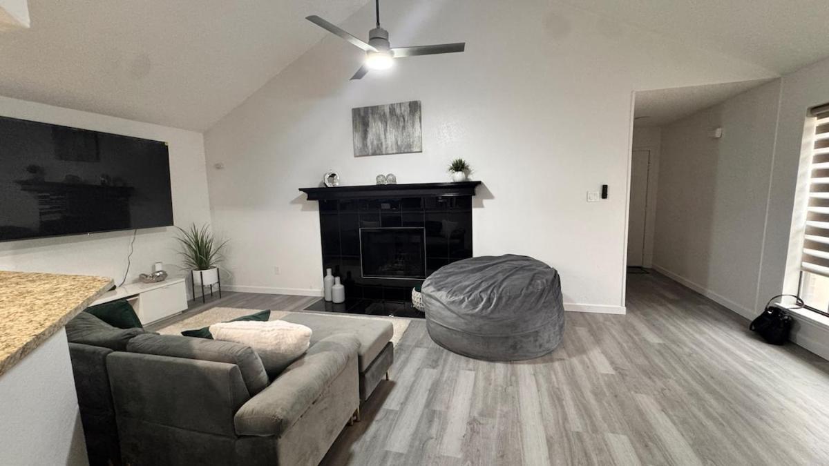 Lux Style Duplex 86inch Tv * Arlington