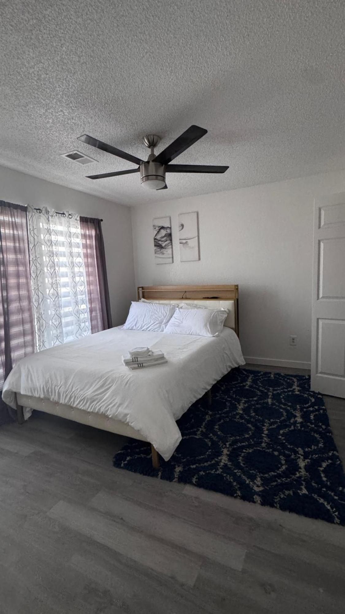 Villa Lux Style Duplex 86inch Tv
