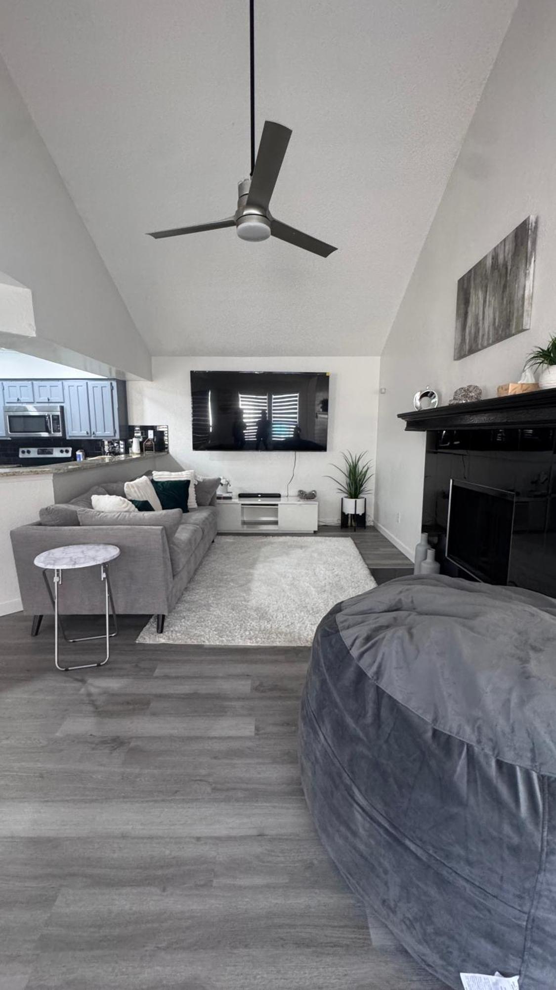 Villa Lux Style Duplex 86inch Tv *