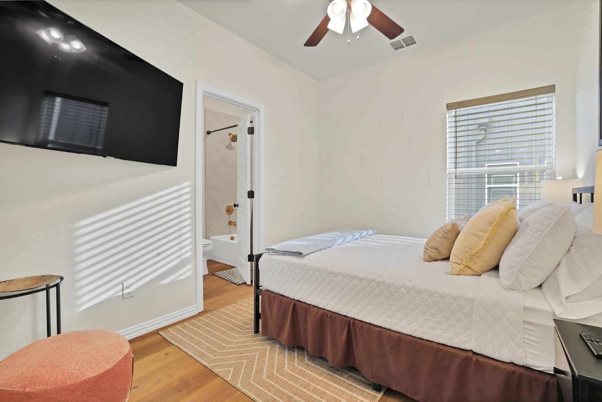 Apartment Victory - Lux Townhome Walk 2 Globe Life - Rangers & Cowboys Stadiums *