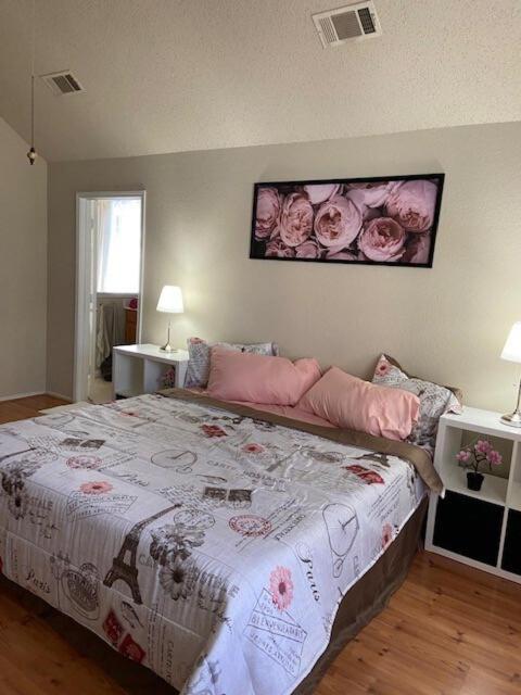 Holiday home Comfy 3-bedroom In *