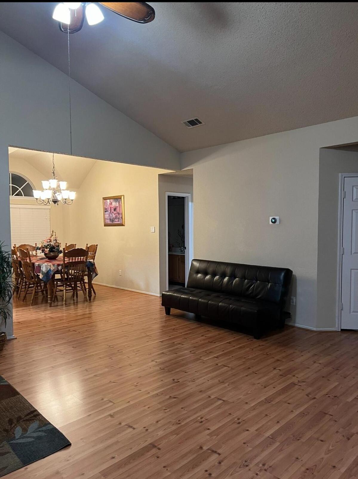 Comfy 3-bedroom In Holiday home