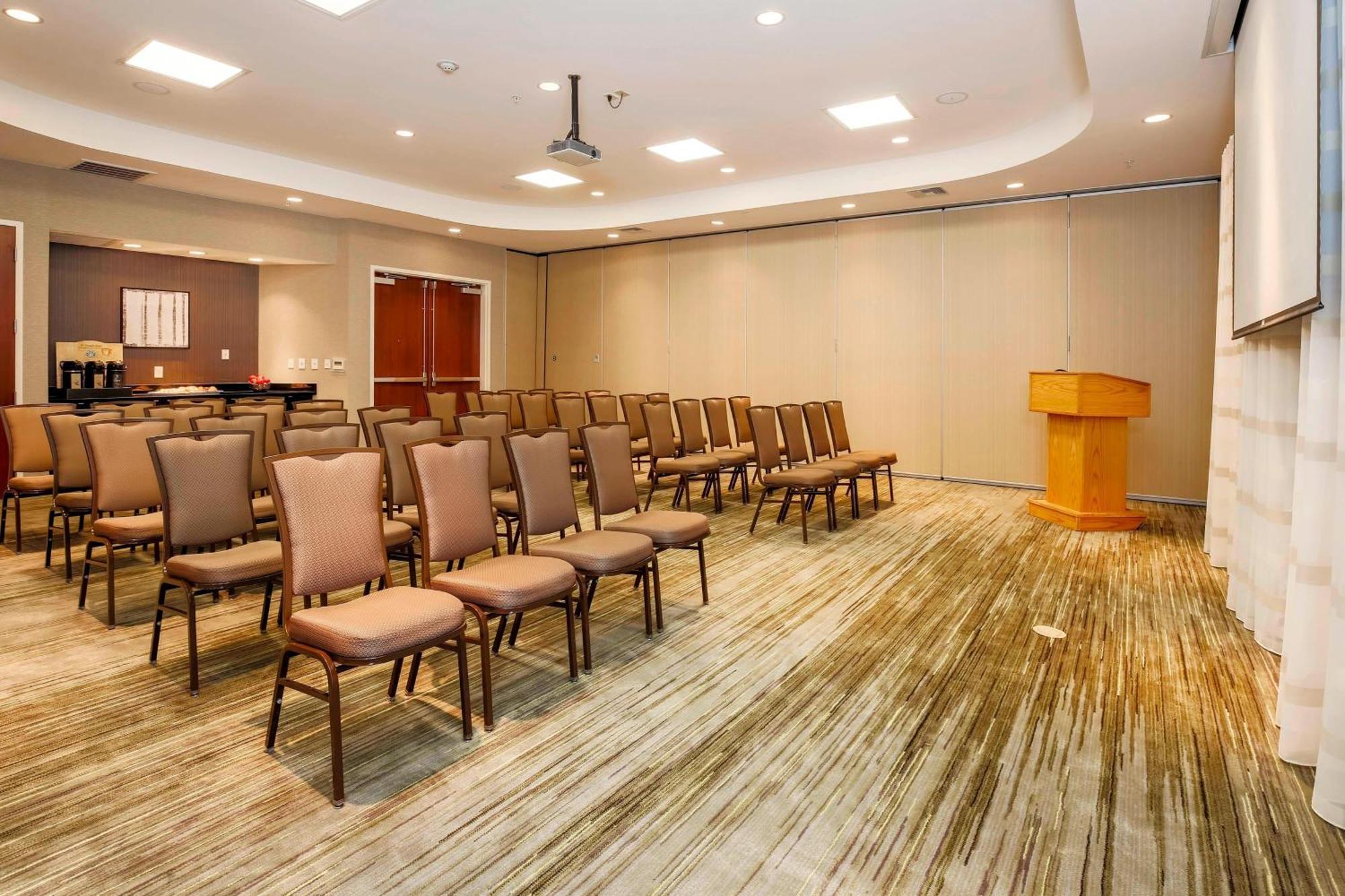 Courtyard By Marriott Dallas South Hotel 3*