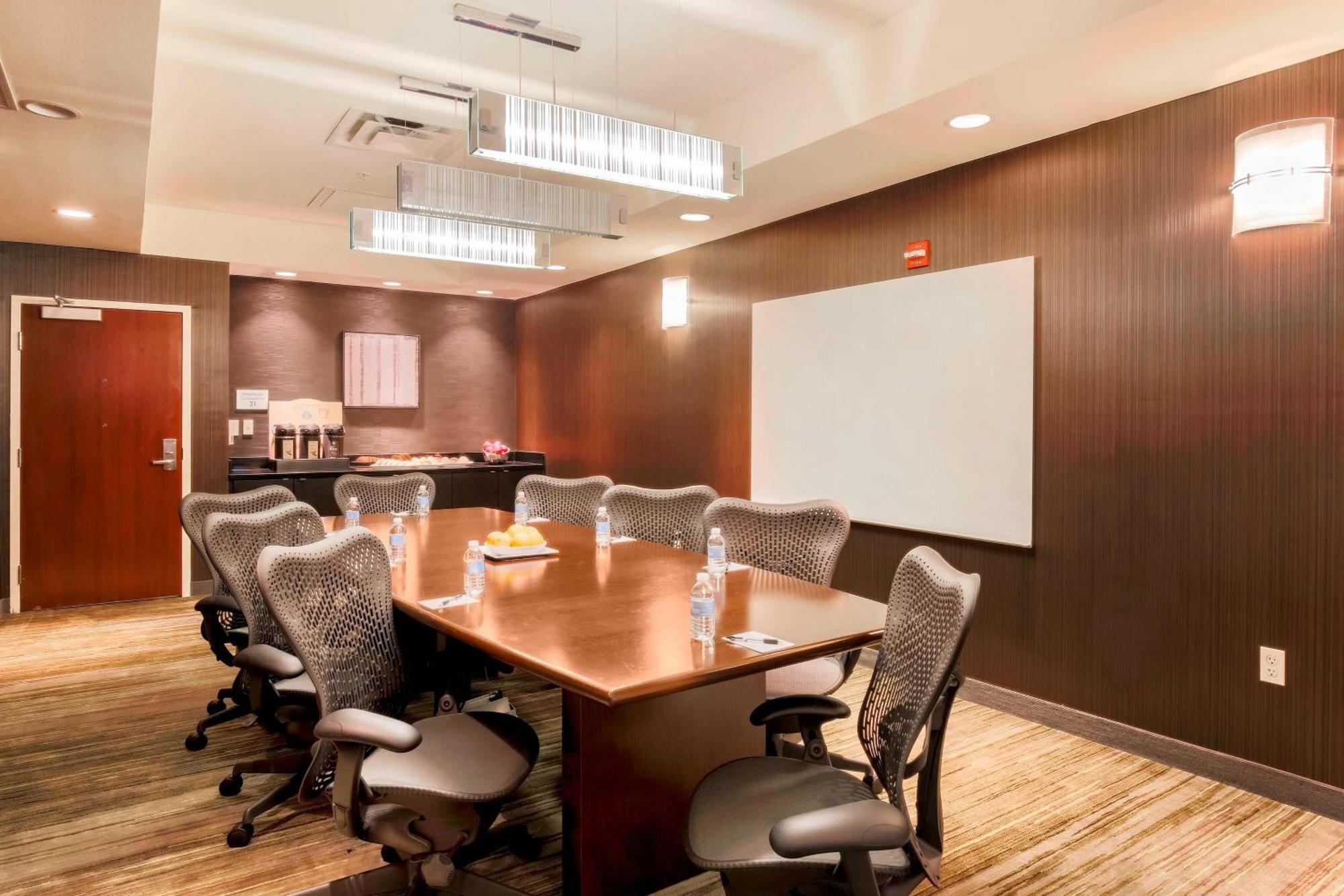 Courtyard By Marriott Dallas South