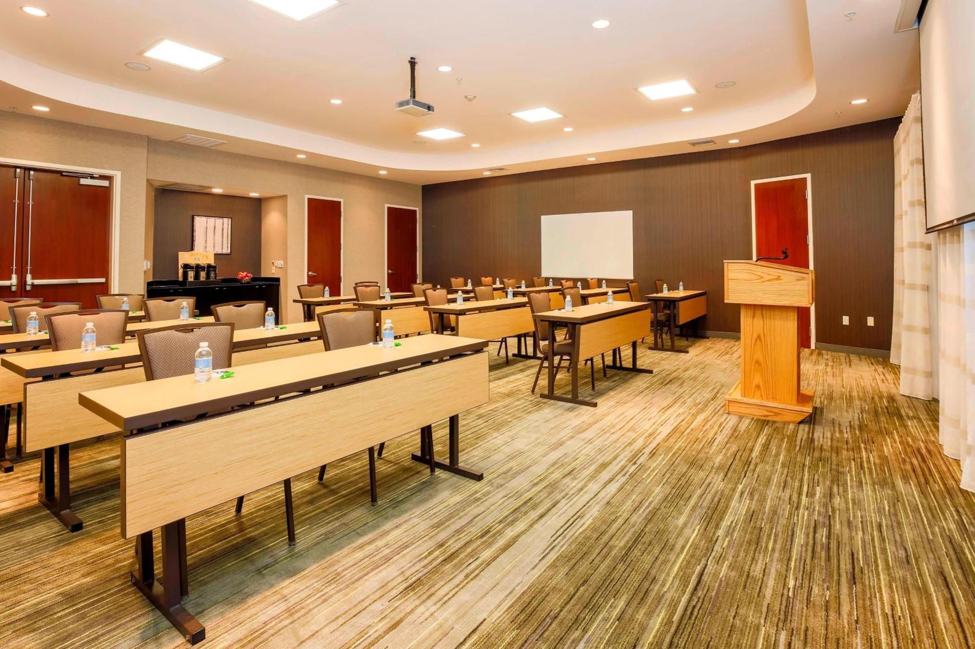 Courtyard By Marriott Dallas South Hotel