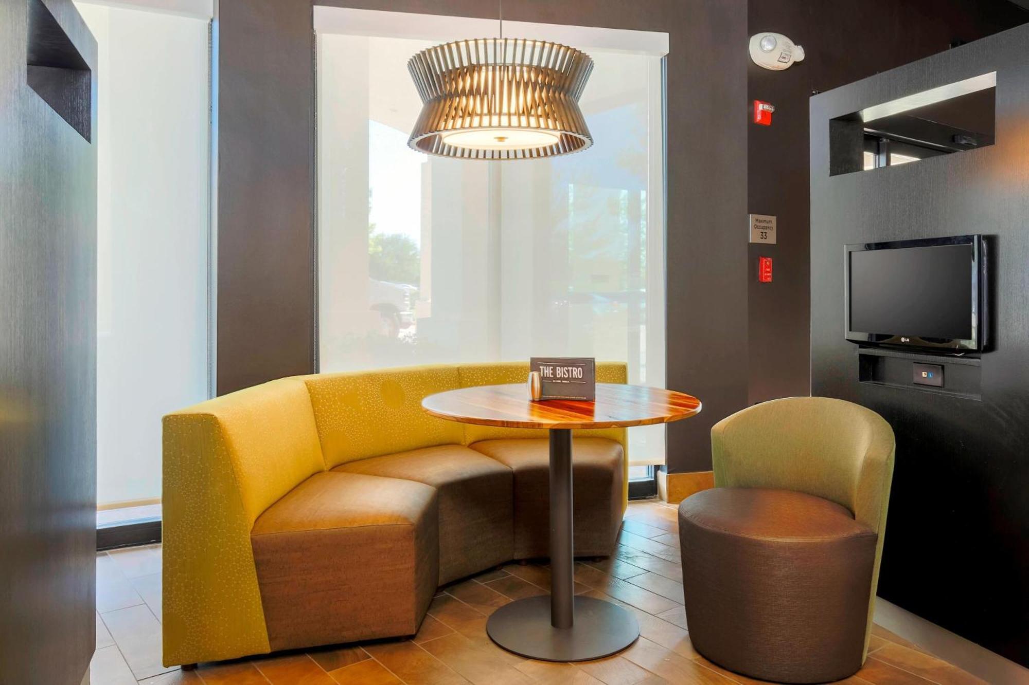 Courtyard By Marriott Dallas South Hotel 3*