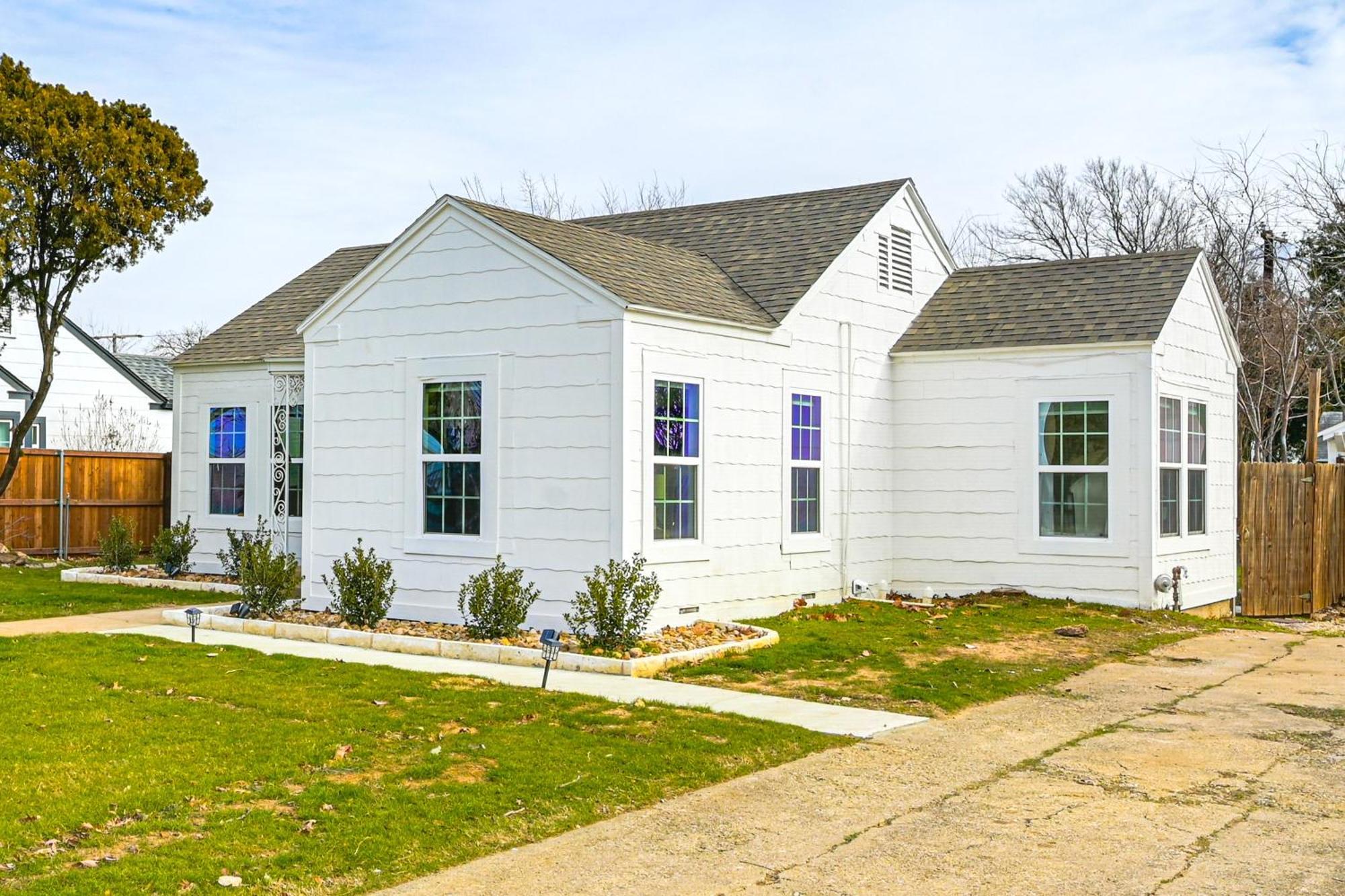 Walk To Cowboys Games With Yard! Holiday home *