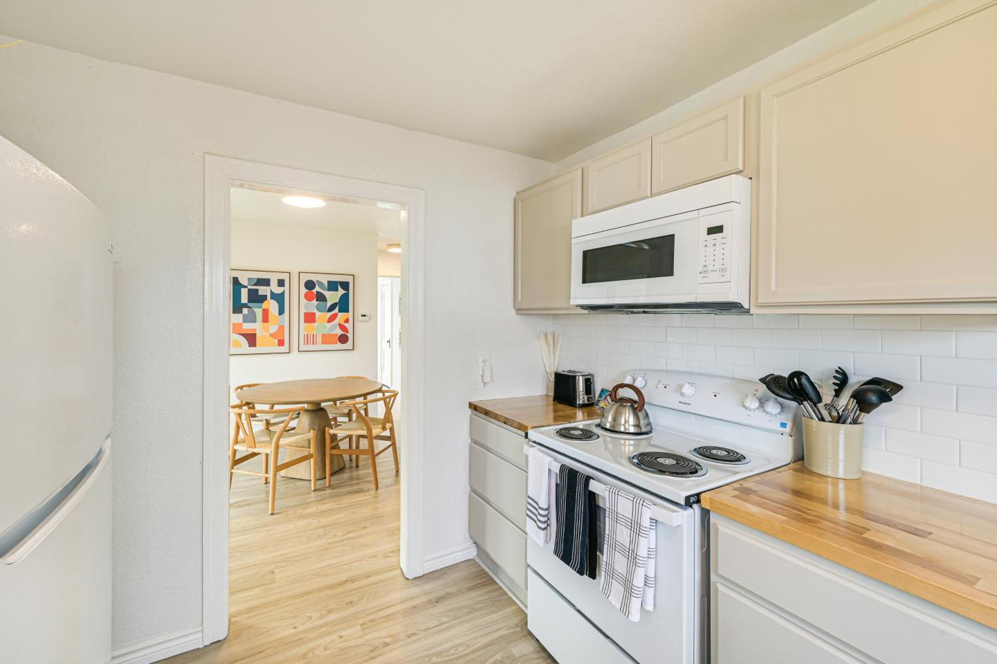 Walk To Cowboys Games With Yard! Holiday home Arlington