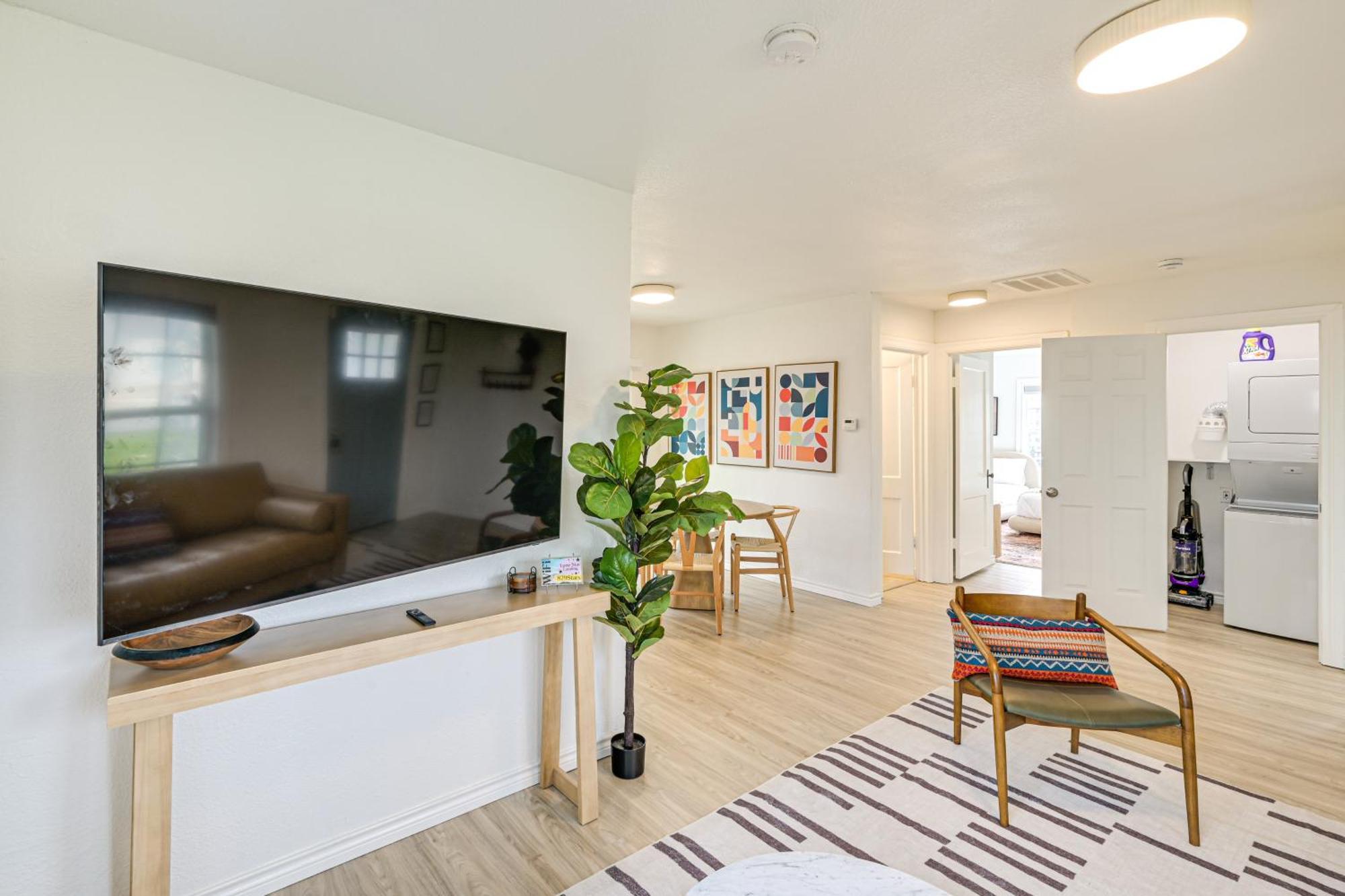 Walk To Cowboys Games With Yard! Holiday home Arlington
