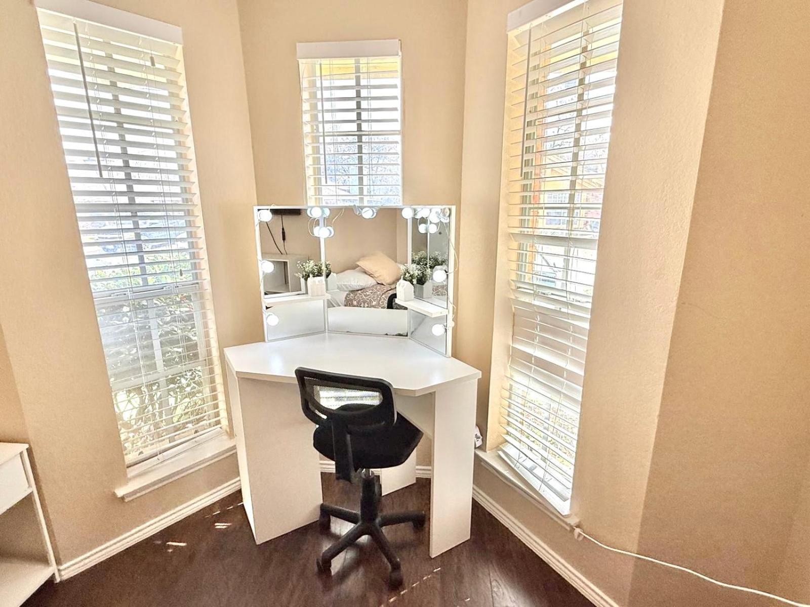 1 Story Funhome With Games, Smart Tv, Near At&t Stadium, Globe Life, Six Flags, Dfw Airport Holiday home