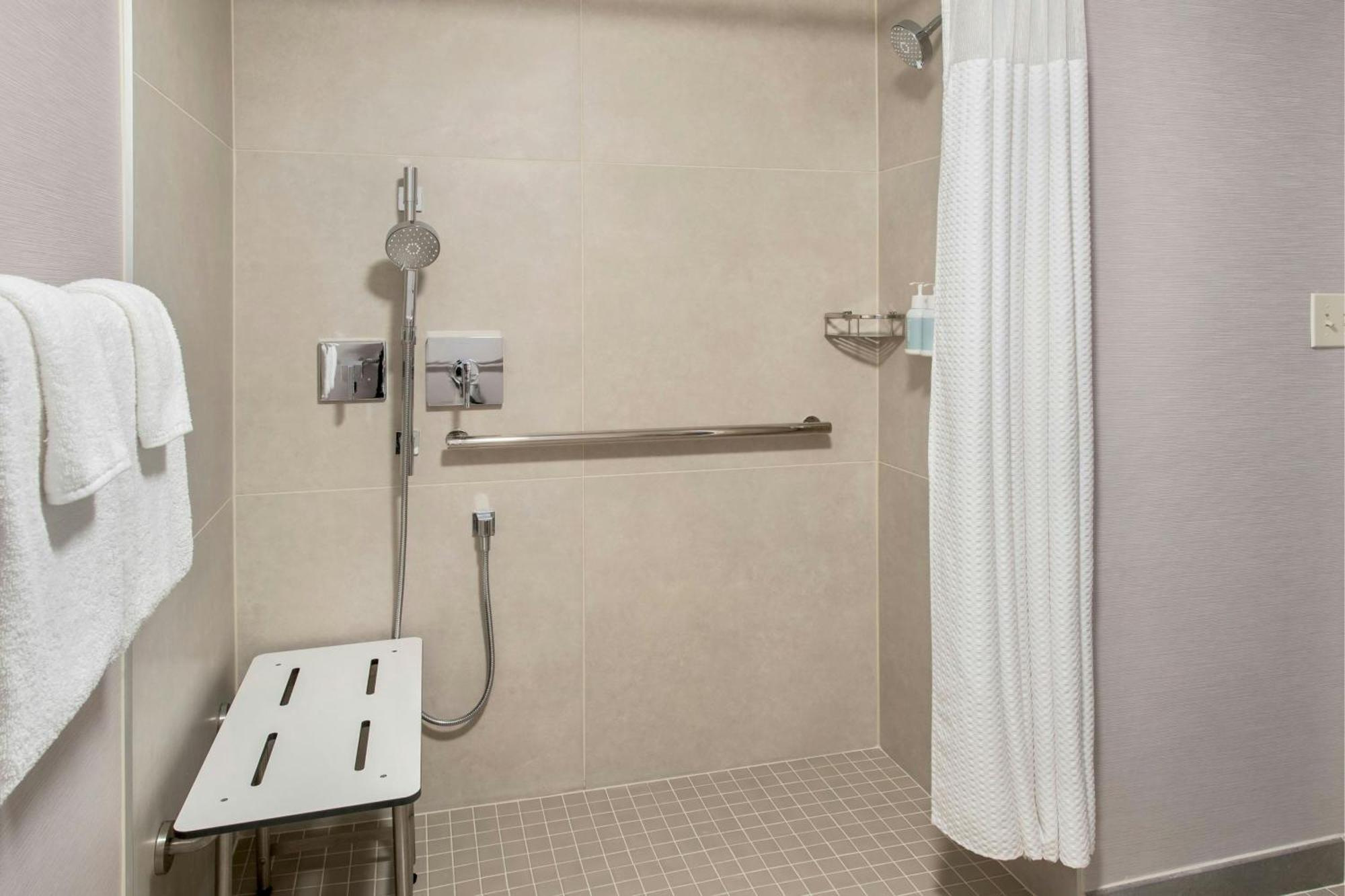 Courtyard By Marriott Dallas Entertainment District