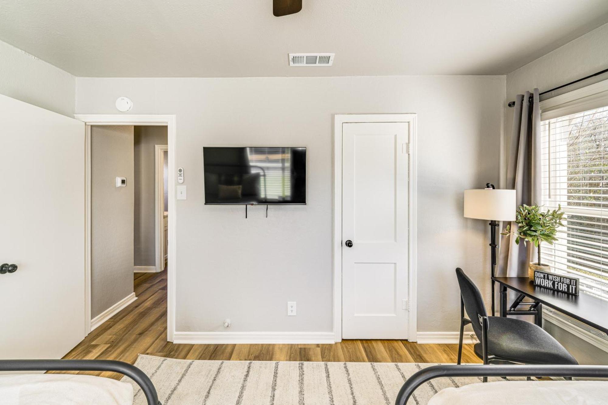Holiday home Walk To Atandt Stadium With Patio And Bbq Arlington