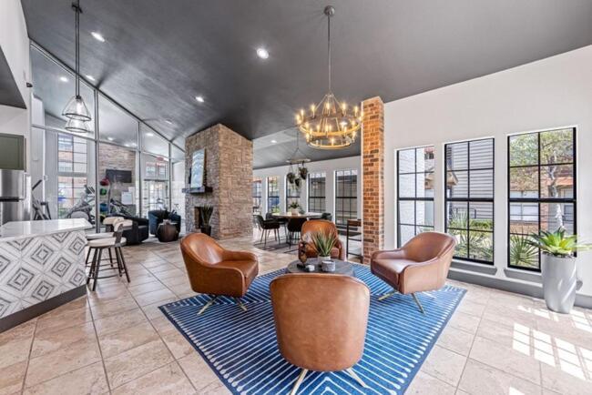 The Landry 174 Spacious And Cozy 2 Bedroom 2bth Apartment *