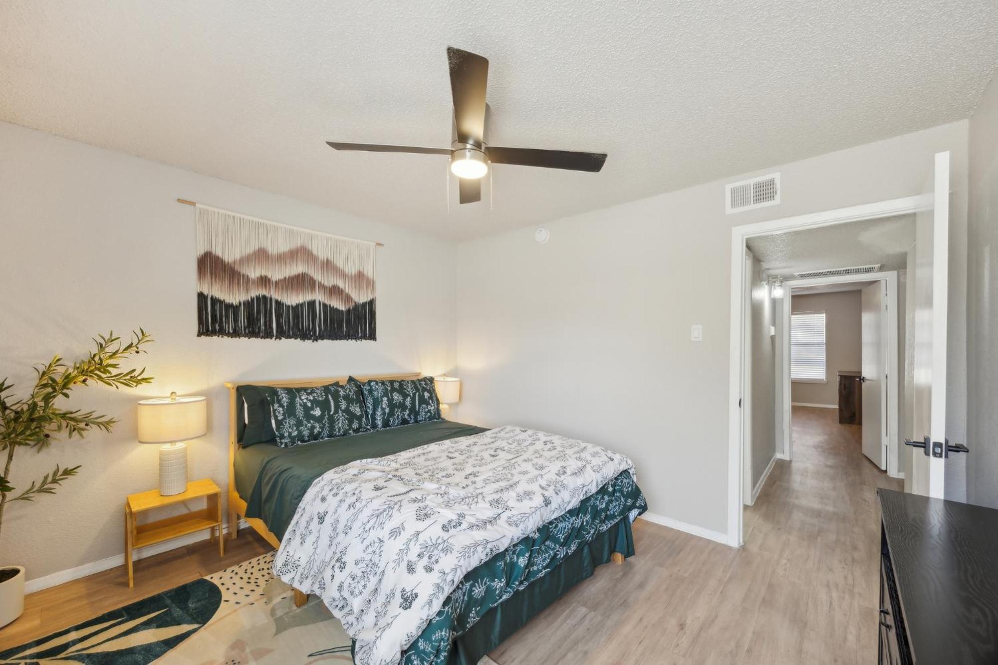 The Landry 174 Spacious And Cozy 2 Bedroom 2bth *