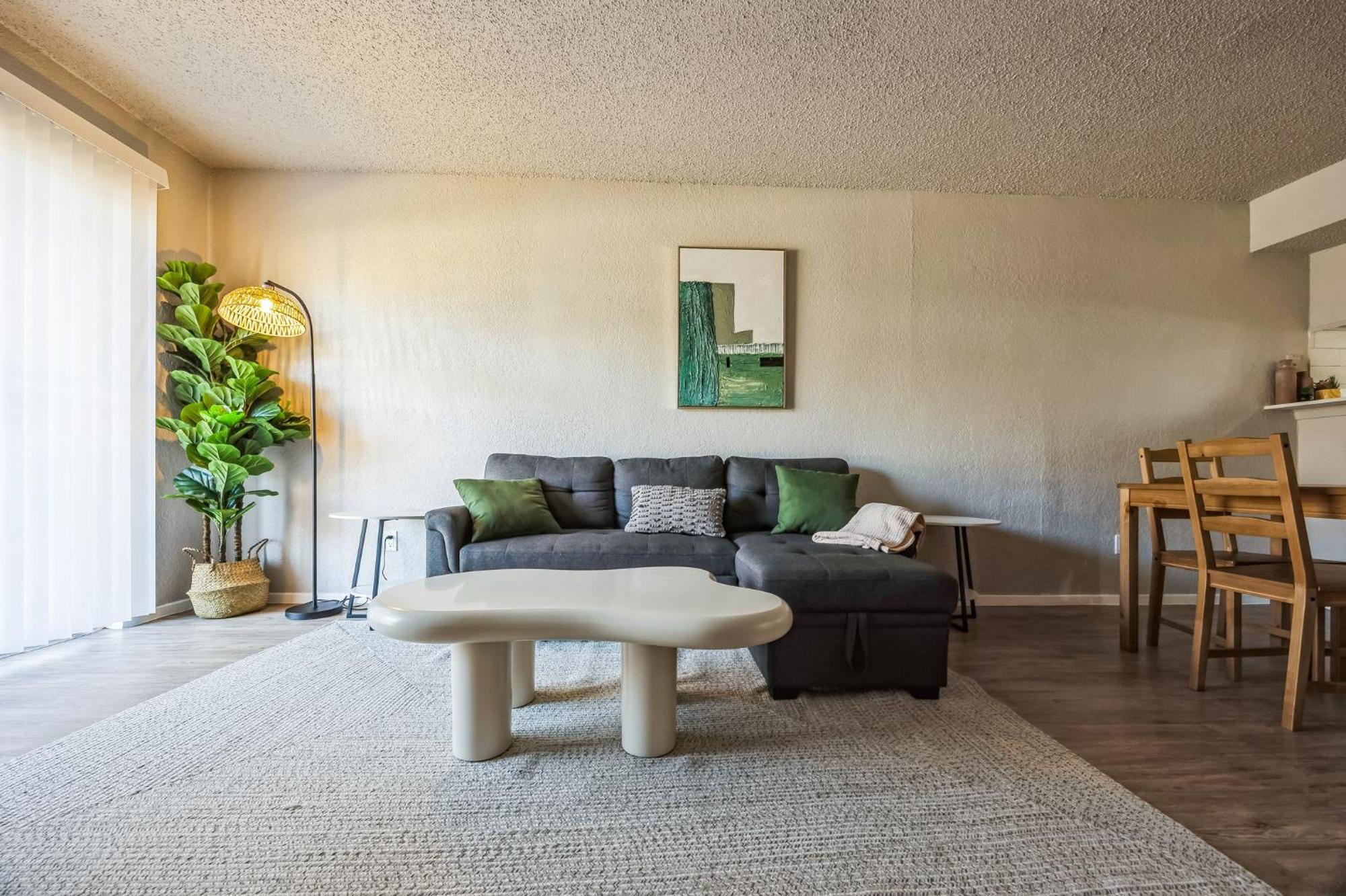 The Landry 174 Spacious And Cozy 2 Bedroom 2bth Apartment Arlington