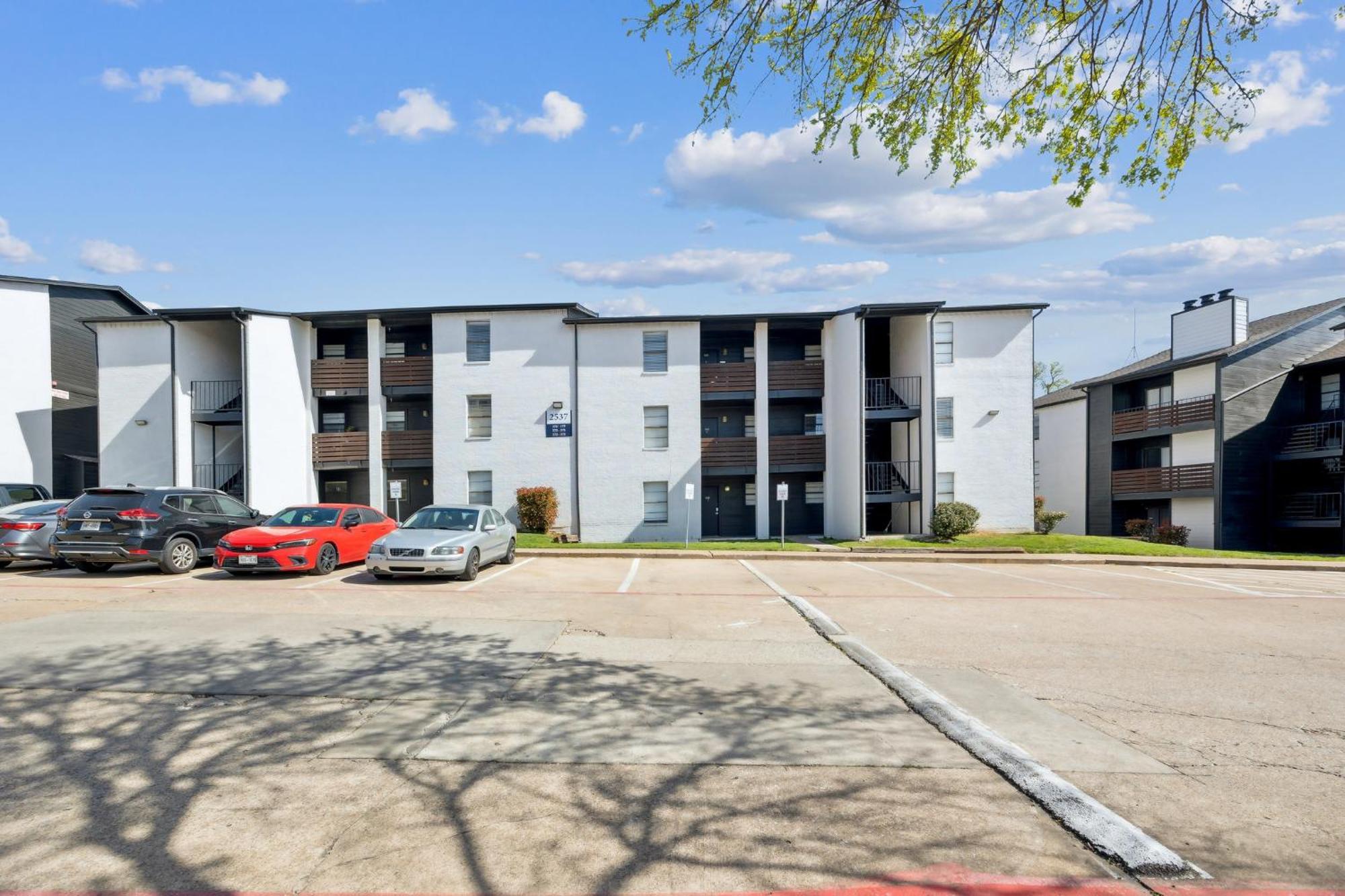 The Landry 174 Spacious And Cozy 2 Bedroom 2bth Apartment Arlington