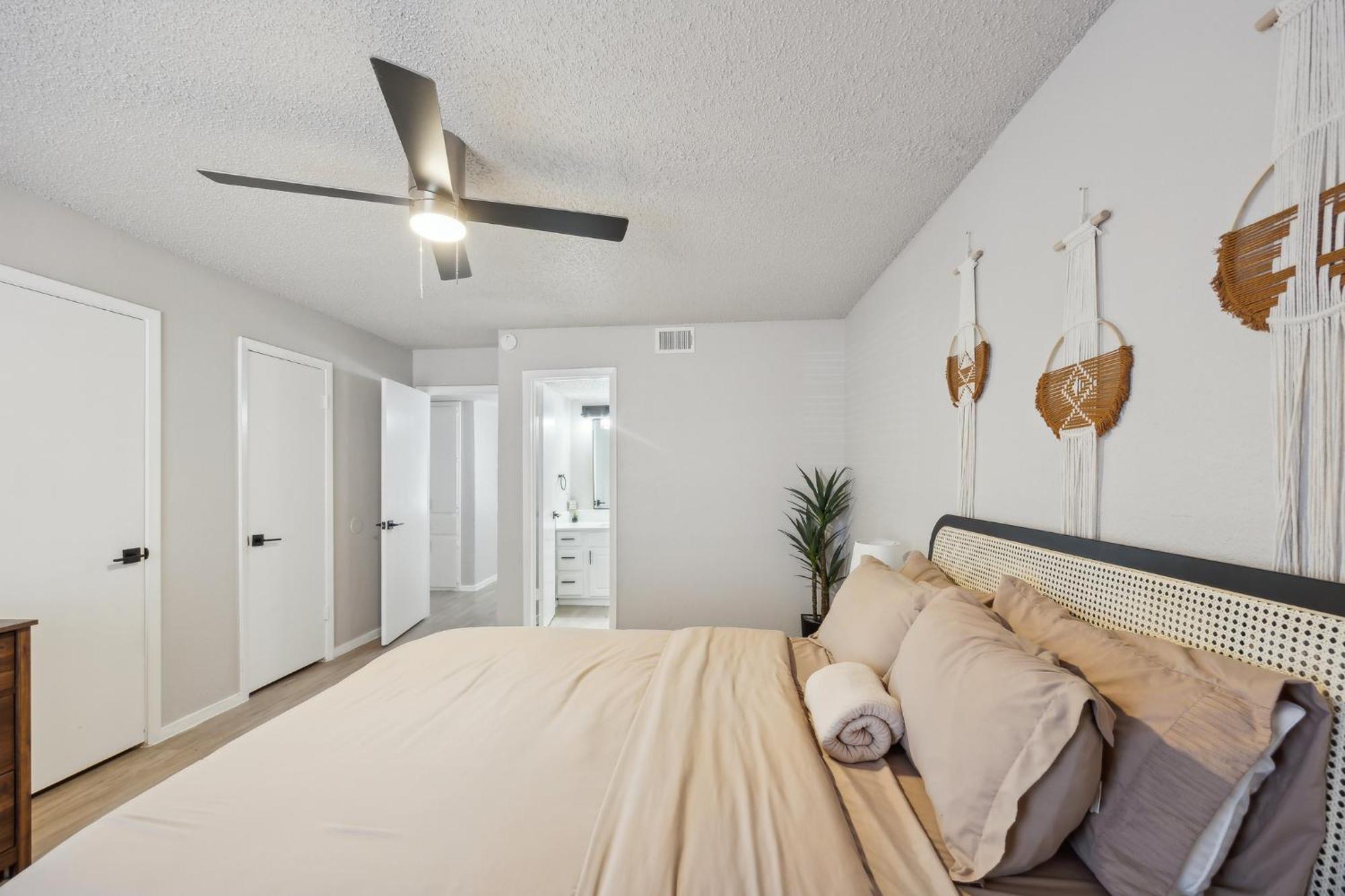 The Landry 174 Spacious And Cozy 2 Bedroom 2bth *