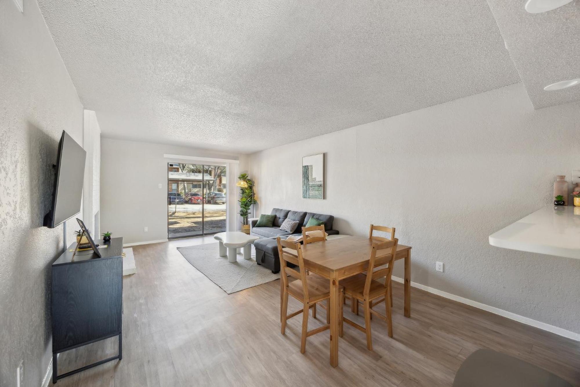 The Landry 174 Spacious And Cozy 2 Bedroom 2bth Apartment *