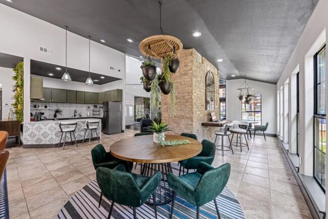 The Landry 174 Spacious And Cozy 2 Bedroom 2bth