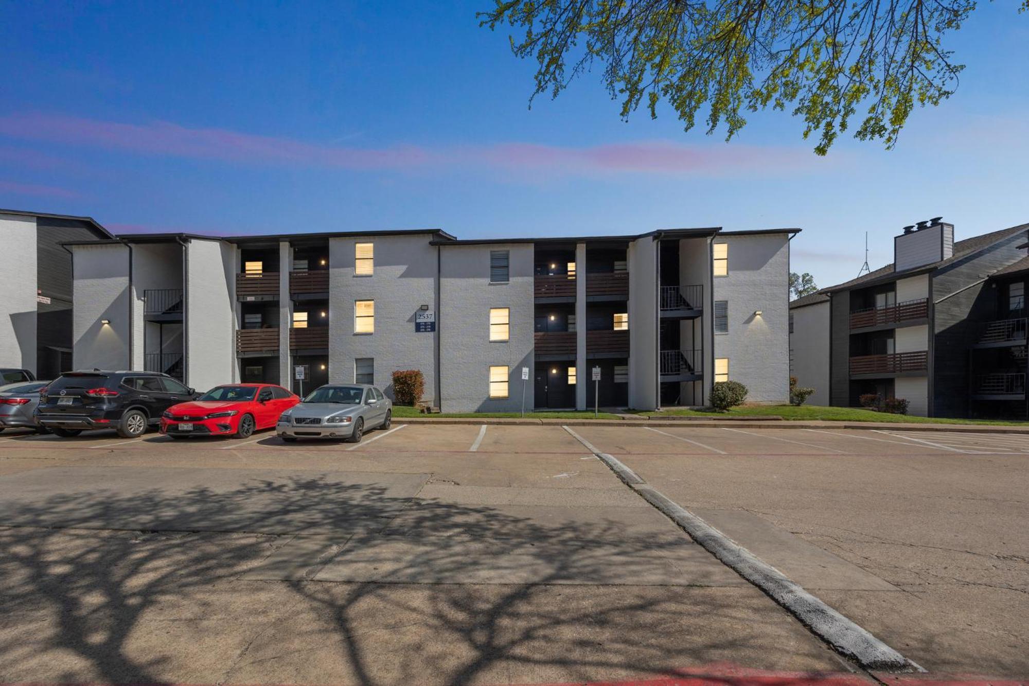 The Landry 174 Spacious And Cozy 2 Bedroom 2bth Arlington