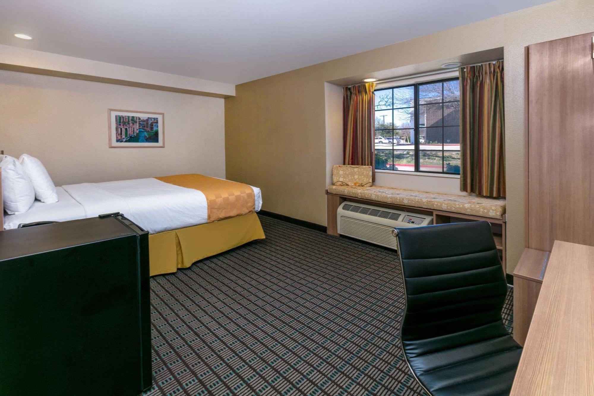 Hotel Travelodge By Wyndham Arlington/dallas Area 2*