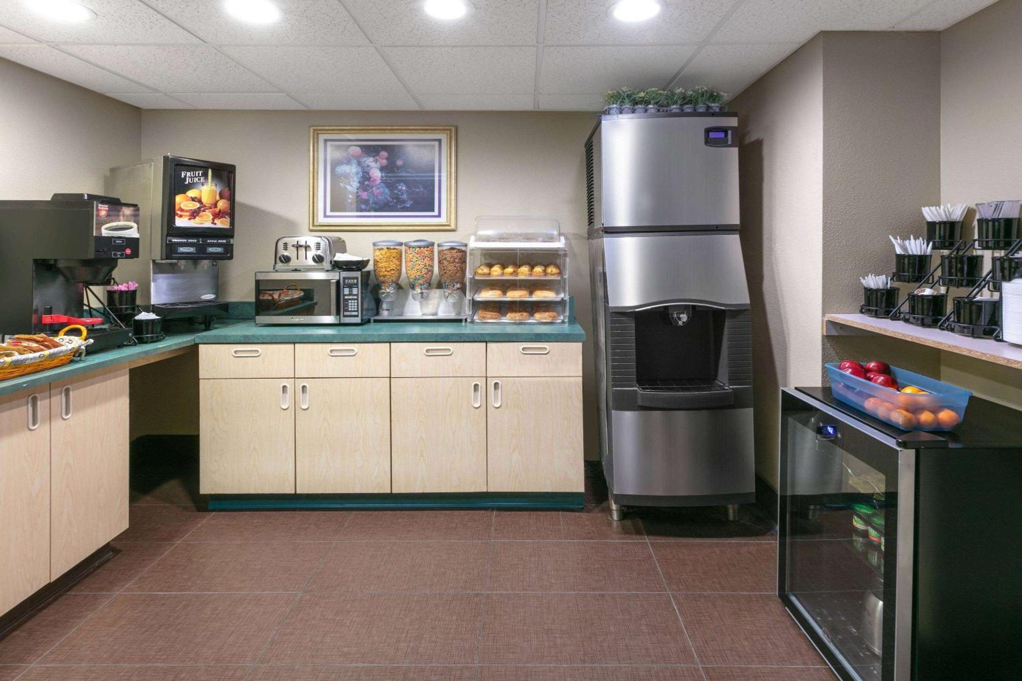 Hotel Travelodge By Wyndham Arlington/dallas Area Arlington