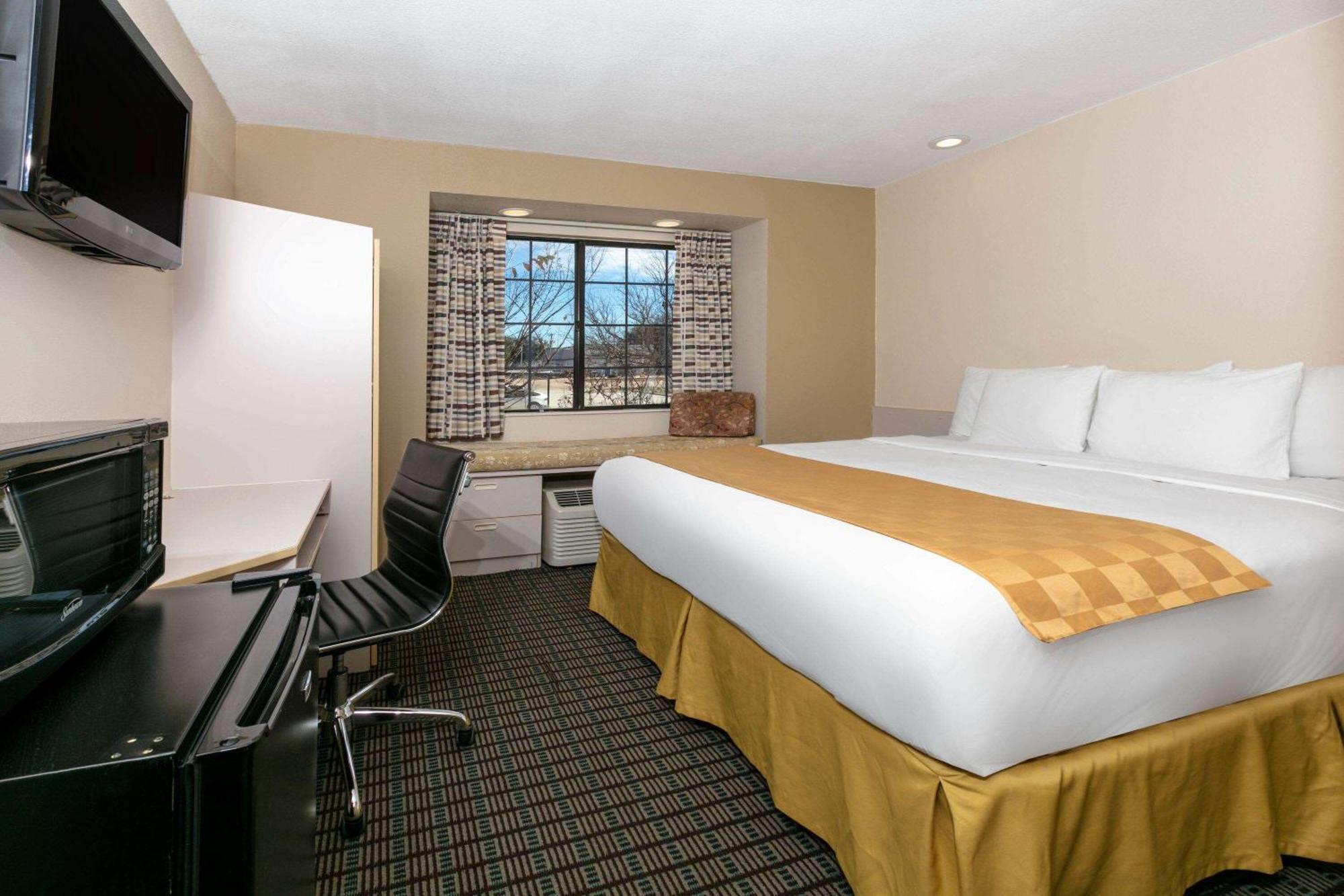 Travelodge By Wyndham Arlington/dallas Area 2*