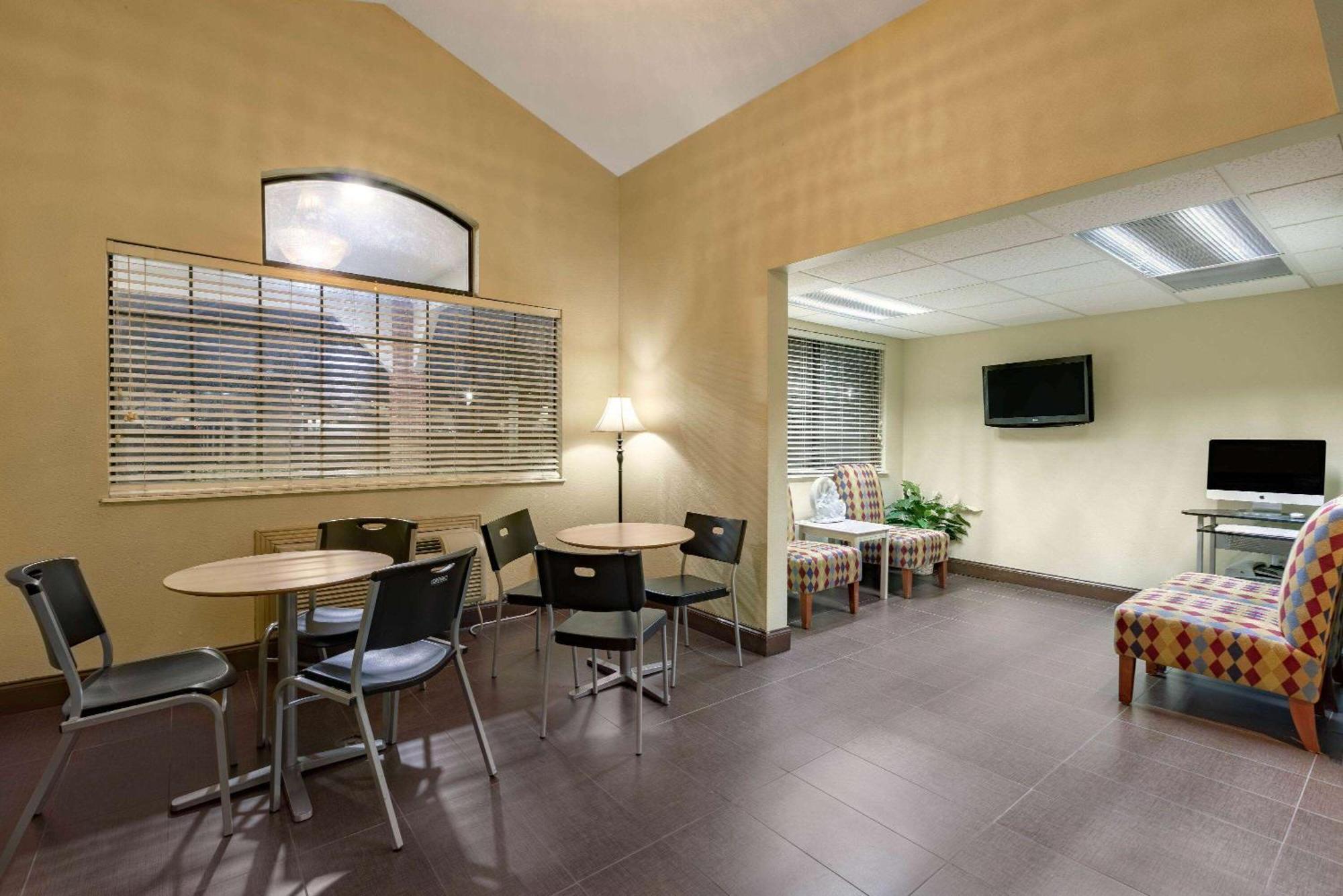 Travelodge By Wyndham Arlington/dallas Area