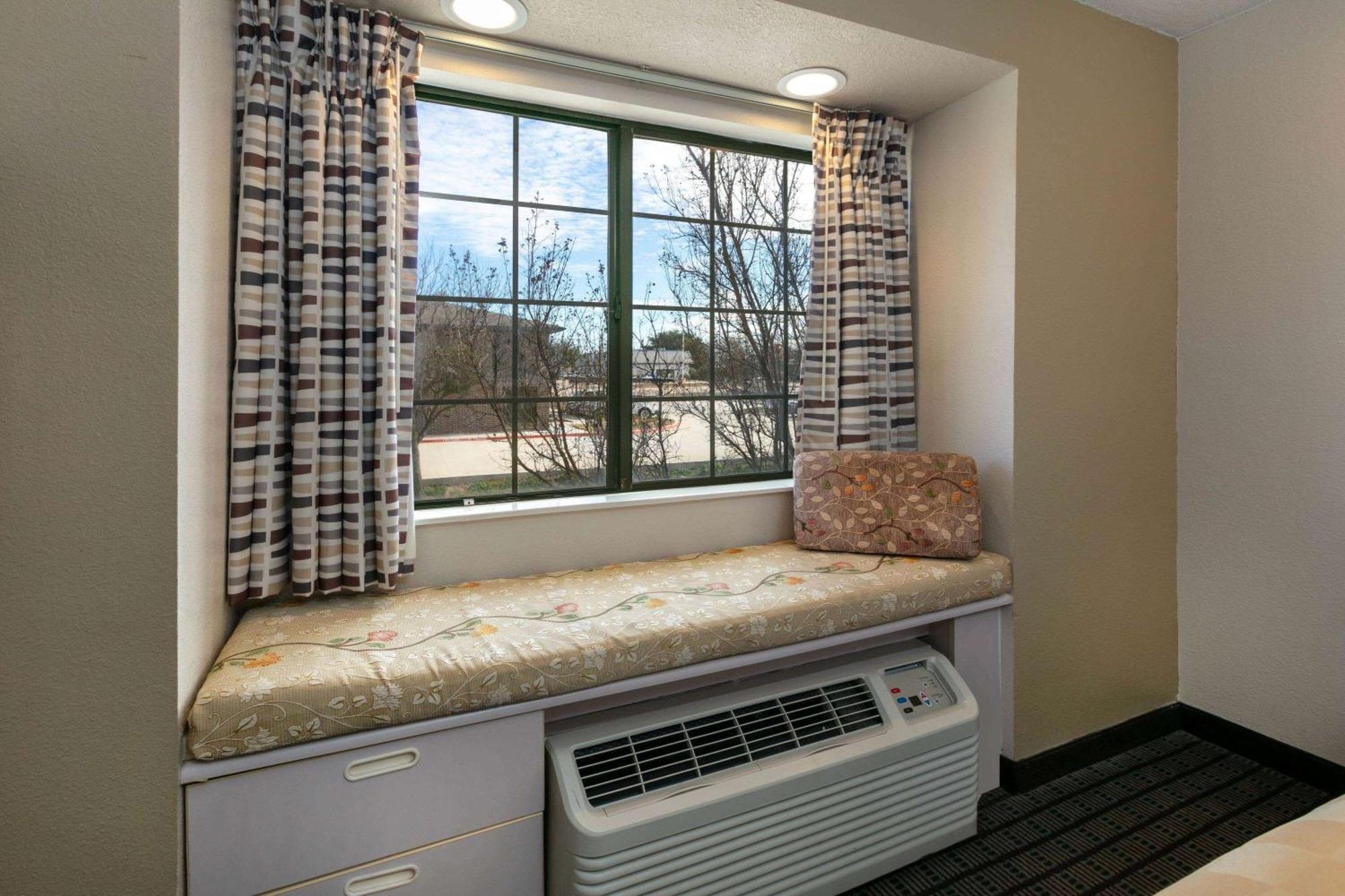 Hotel Travelodge By Wyndham Arlington/dallas Area