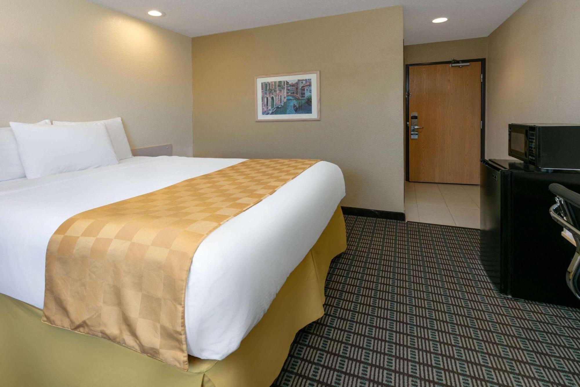 Travelodge By Wyndham Arlington/dallas Area Hotel 2*