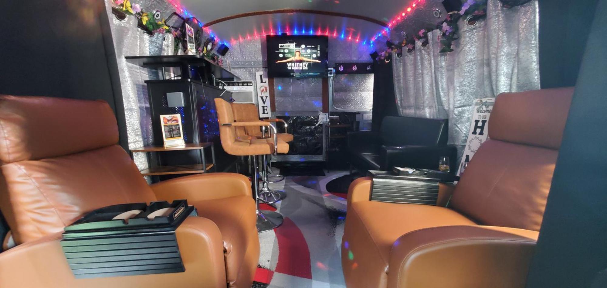 Campsite Cozy Mobiles Luxury Living And Dine On Wheels Arlington