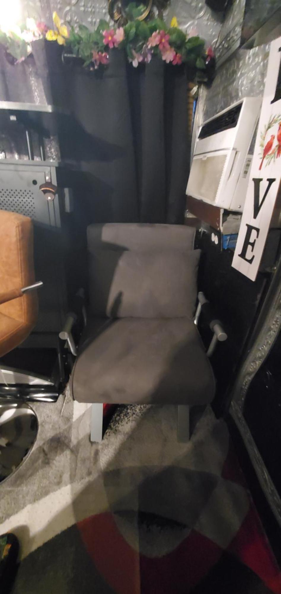 Cozy Mobiles Luxury Living And Dine On Wheels Campsite *