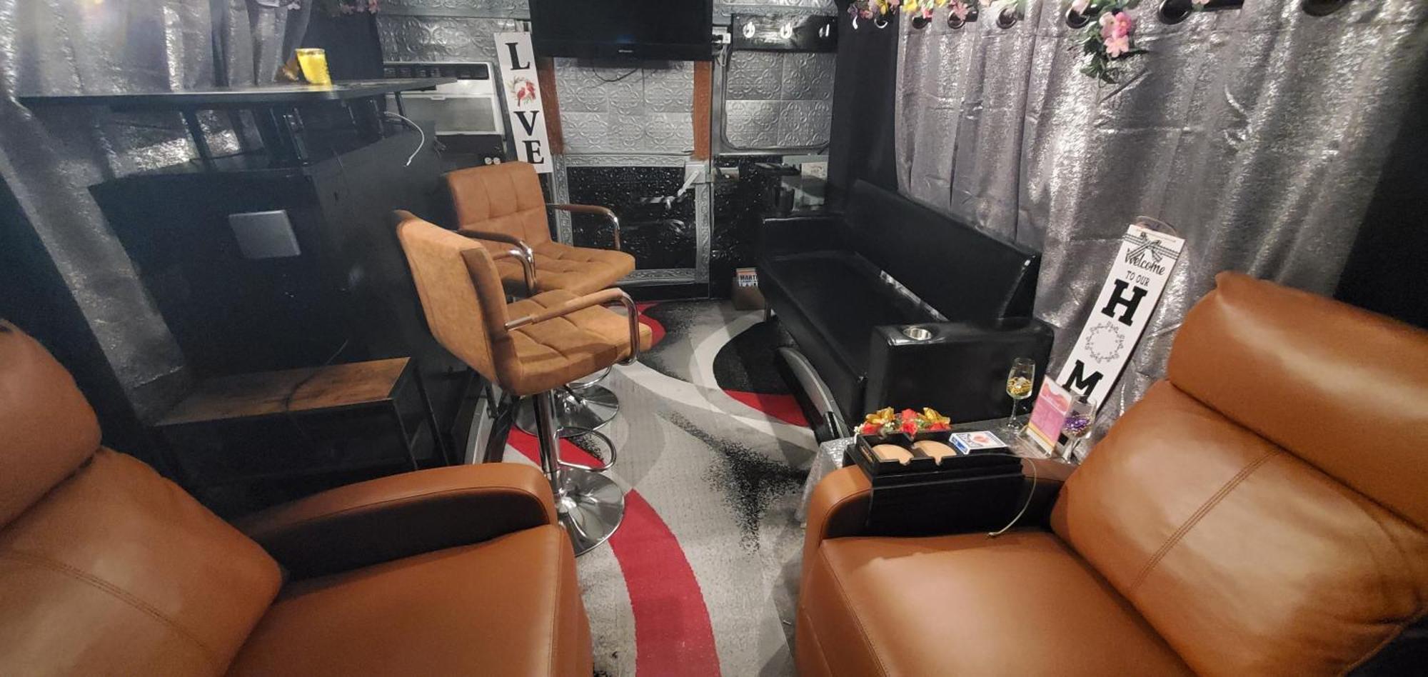 Cozy Mobiles Luxury Living And Dine On Wheels Campsite