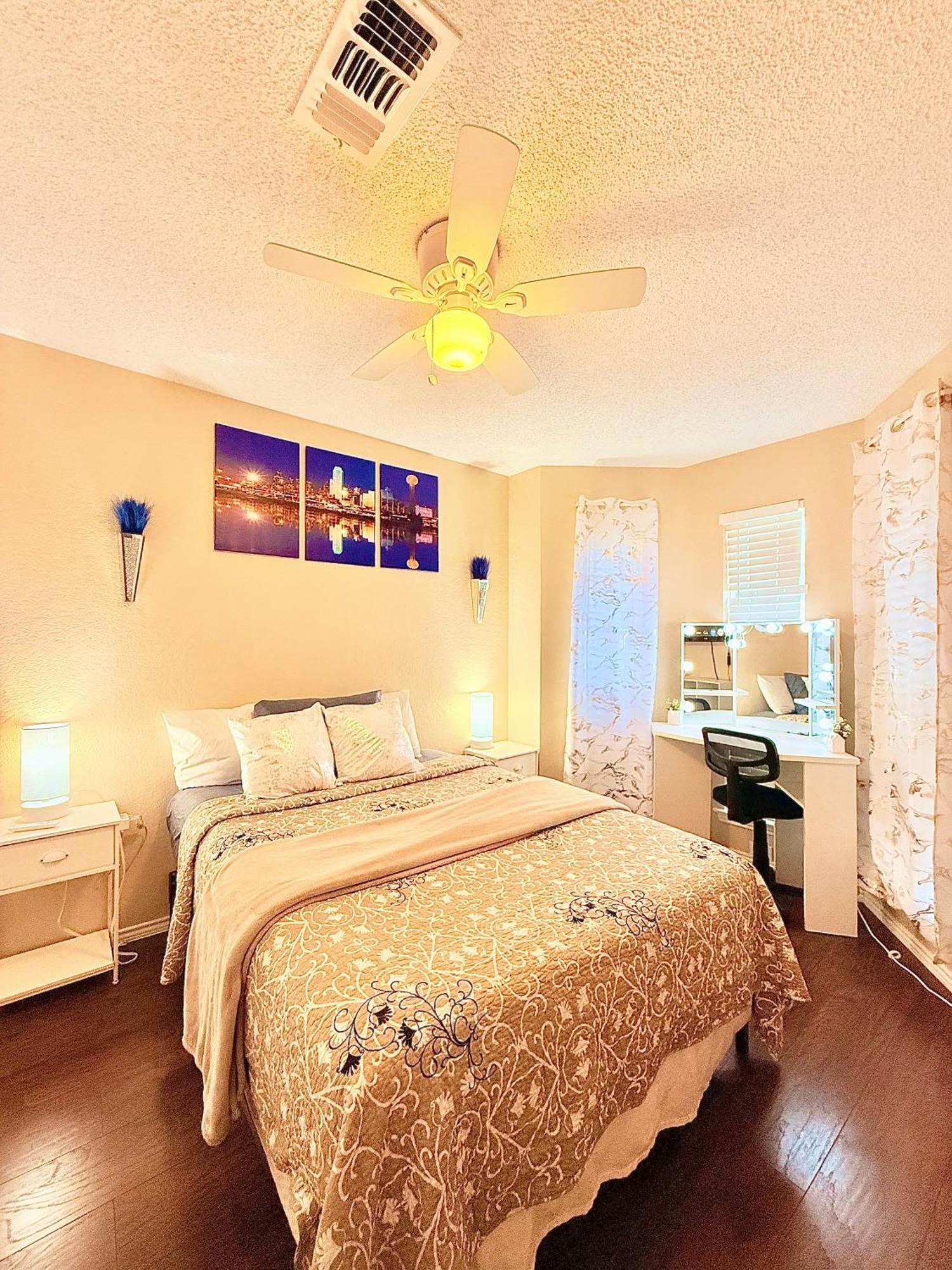 Holiday home 1 Story Funhome With Games, Smart Tv, Near At&t Stadium, Globe Life, Six Flags, Dfw Airport Arlington