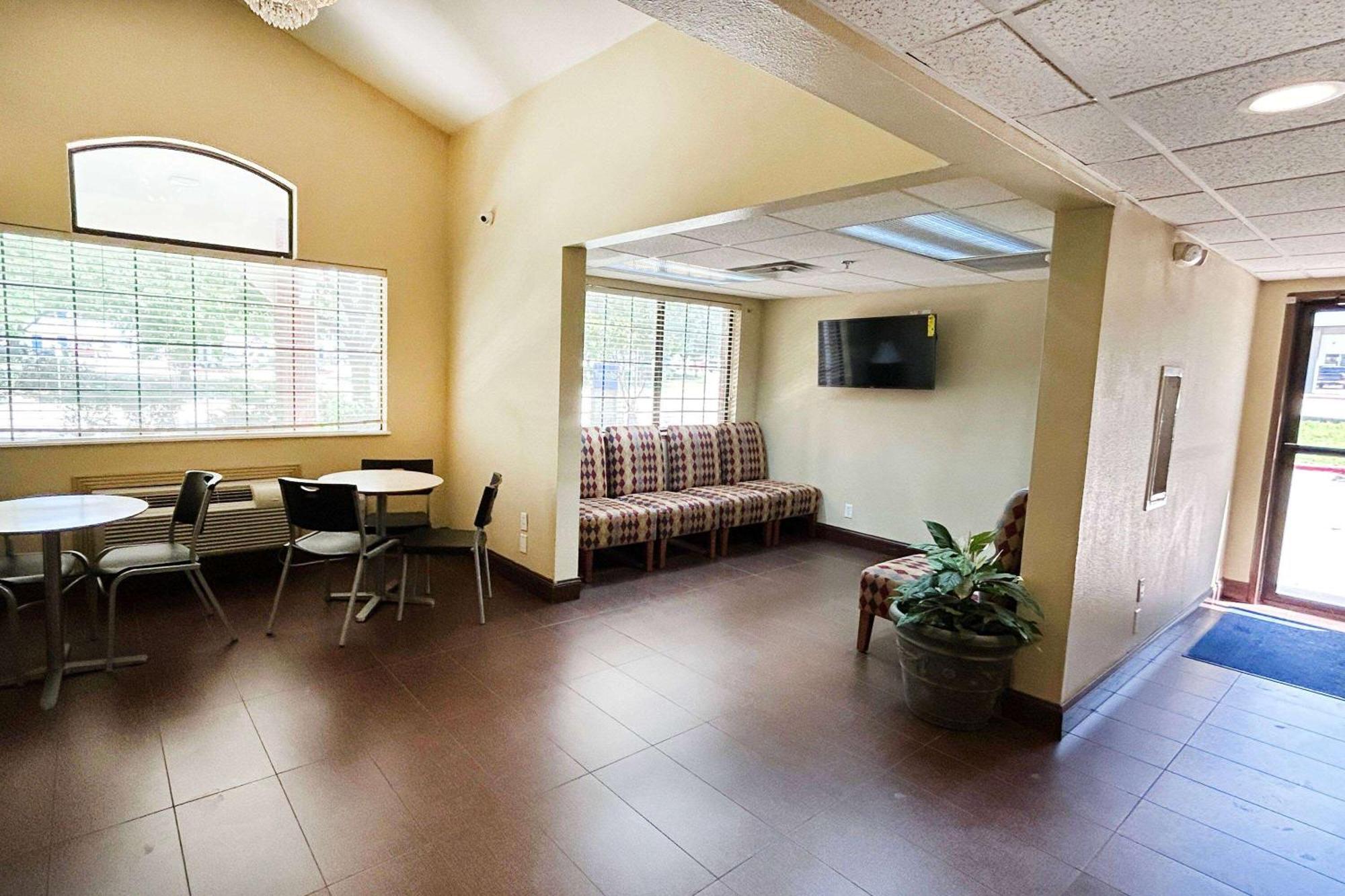 Travelodge By Wyndham Arlington/dallas Area Hotel Arlington