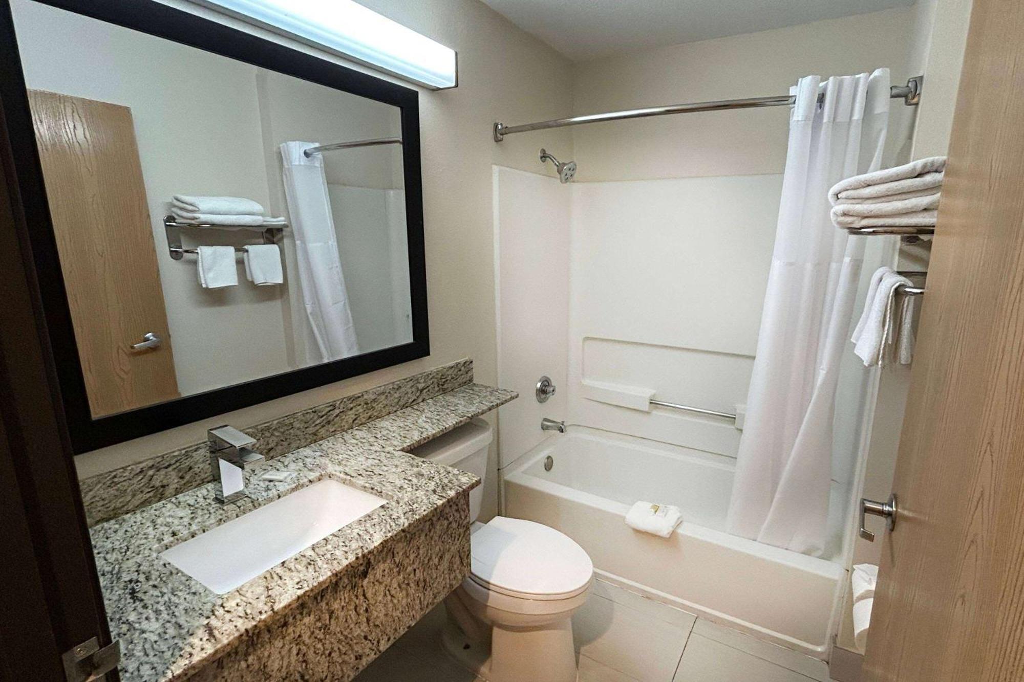Hotel Travelodge By Wyndham Arlington/dallas Area Arlington