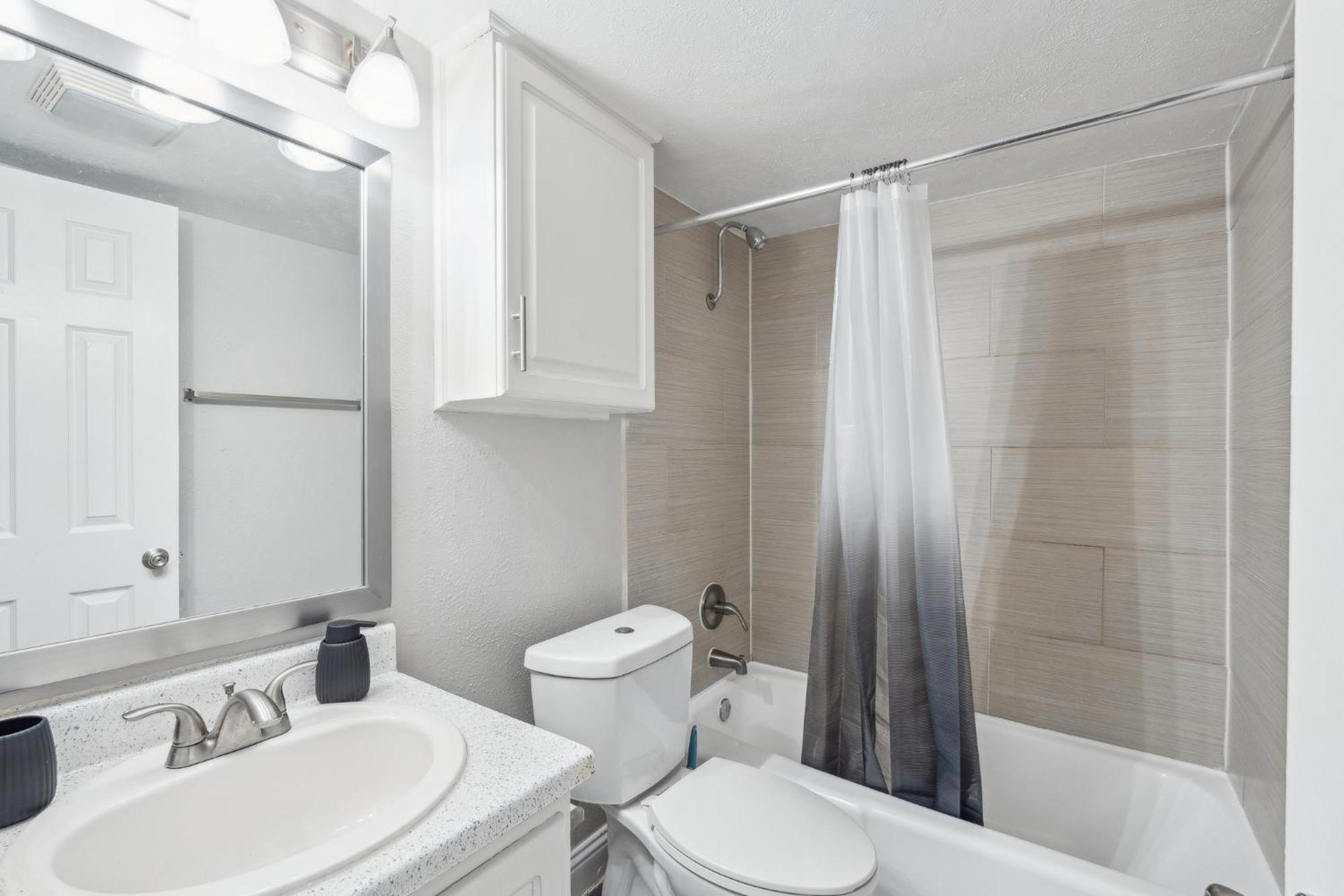 Stratton 2405h I Spacious 1 Bed 1 Bath