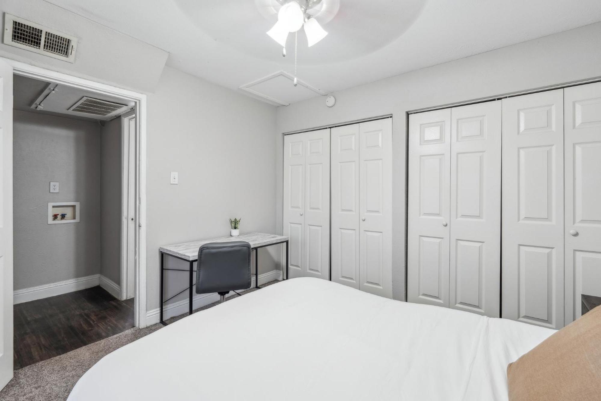 Stratton 2405h I Spacious 1 Bed 1 Bath