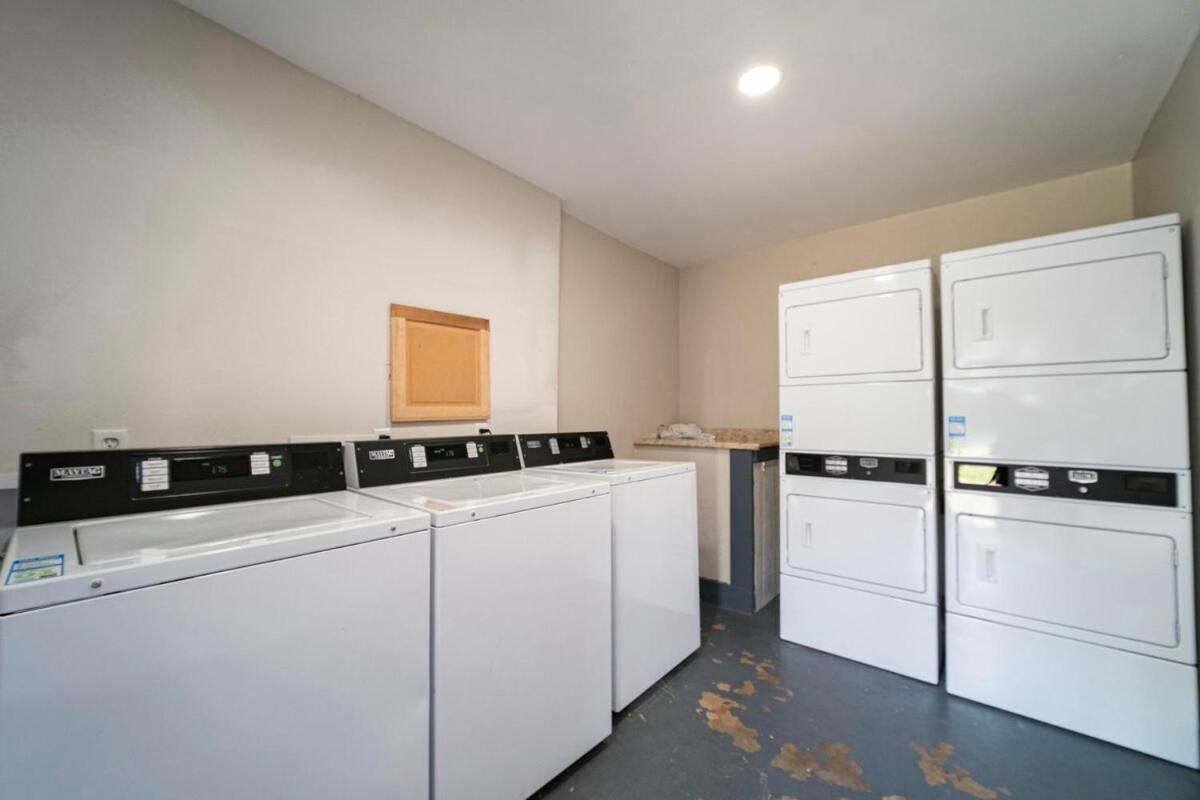 Apartment Two In The Heart Of Arlington!