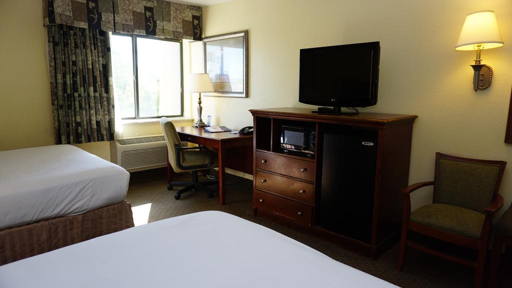 Baymont By Wyndham At Six Flags Dr Hotel Arlington