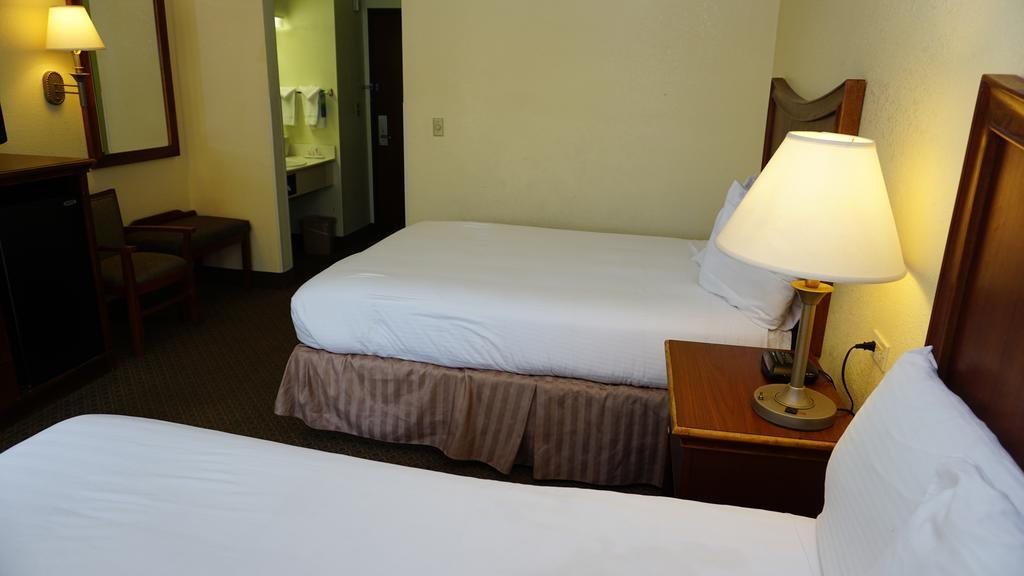 Baymont By Wyndham At Six Flags Dr Hotel
