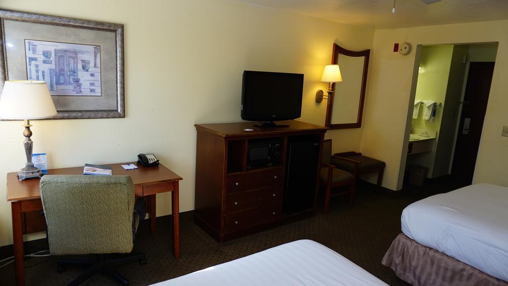 Hotel Baymont By Wyndham At Six Flags Dr