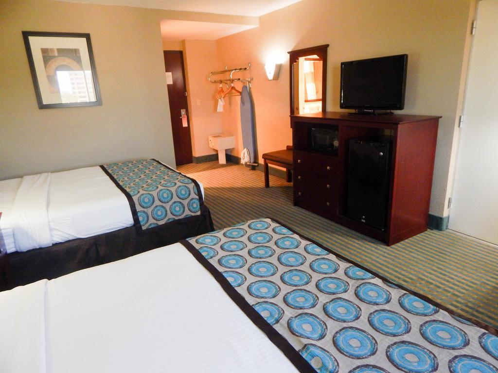 Howard Johnson By Wyndham Ballpark / Six Flags 3*