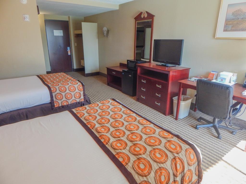 Howard Johnson By Wyndham Ballpark / Six Flags