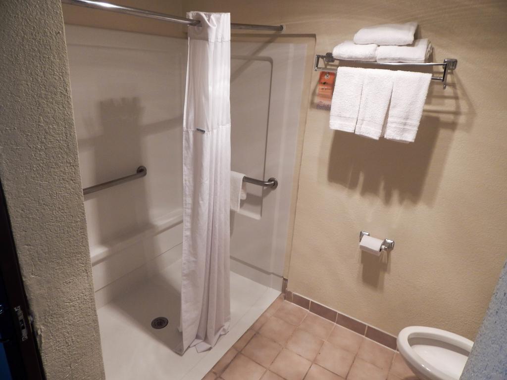 Howard Johnson By Wyndham Ballpark / Six Flags 3* Arlington