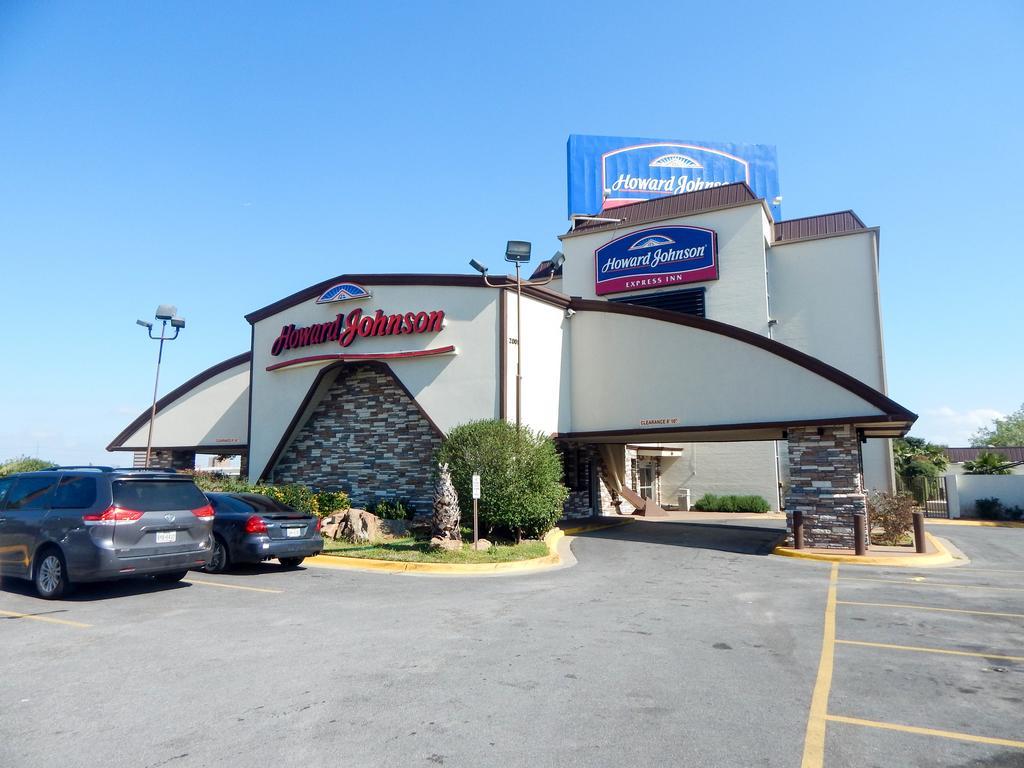Howard Johnson By Wyndham Ballpark / Six Flags