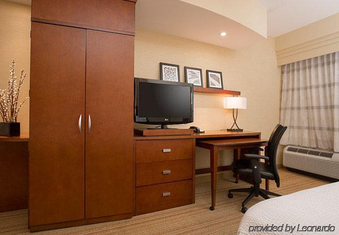 Courtyard By Marriott Dallas South