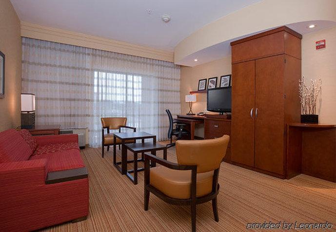 Courtyard By Marriott Dallas South Hotel 3*
